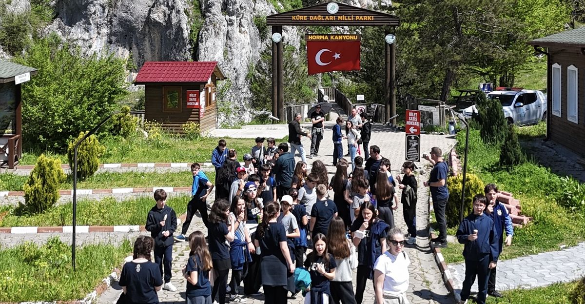 Kanyonlarıyla ünlü Kastamonu'nun Pınarbaşı ilçesinde arife günü yoğunluğu