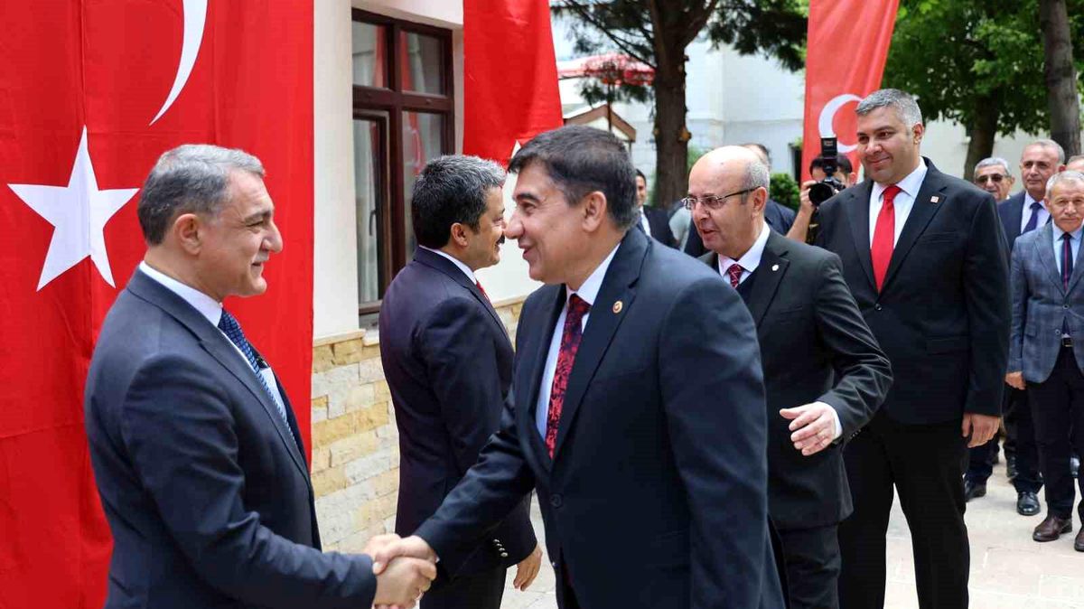 Kırşehir'de devlet protokolü bayramlaştı
