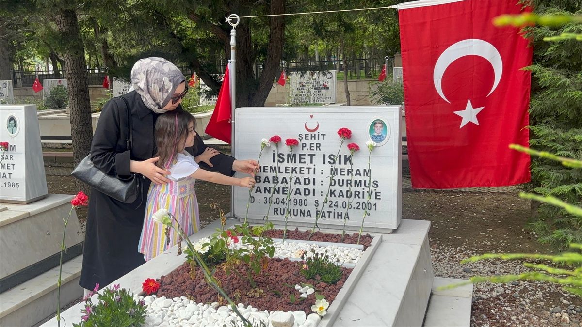 Konya'da bayram arifesinde şehitlik ziyareti