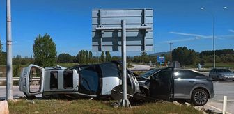 Kütahya'da iki otomobilin çarpıştığı kazada 6 kişi yaralandı