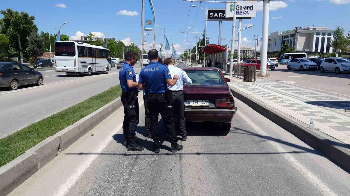 Malatya'da yolcu otobüsü ile otomobil çarpıştı: 5 yaralı