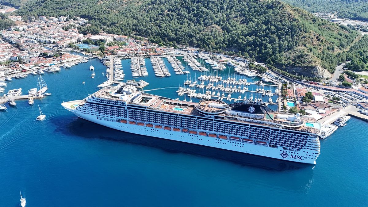 Marmaris'e 'MSC Divina' kruvaziyeri 3 bin 786 turistle geldi