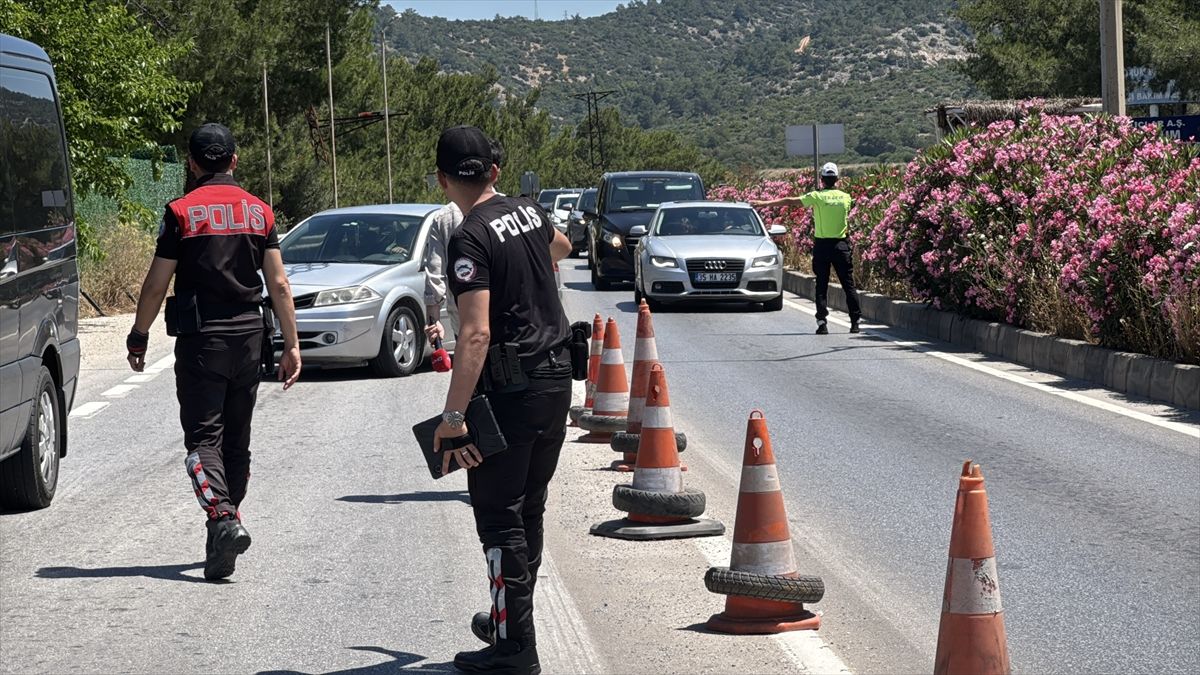 Muğla'da kara yolunda bayram hareketliliği yaşanıyor