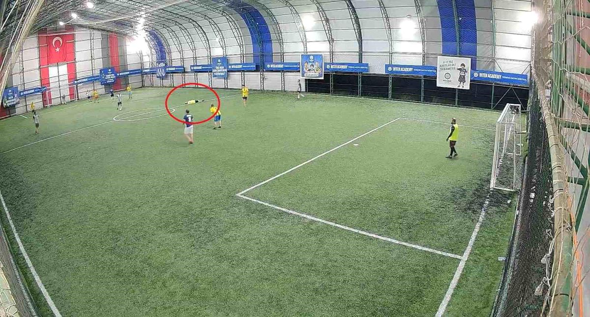 Ölüm halı sahada futbol oynarken yakaladı