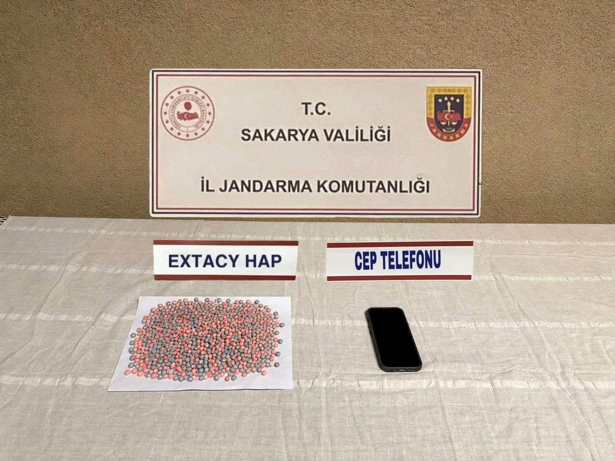 Sakarya'da 3 ilçede uyuşturucu operasyonu: Evlerini uyuşturucu imalathanesine çevirmişler