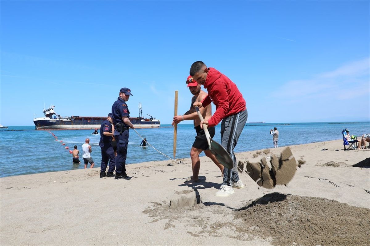 Sakarya'da karaya oturan kuru yük gemisinin çevresinde denize girilmesine izin verilmiyor
