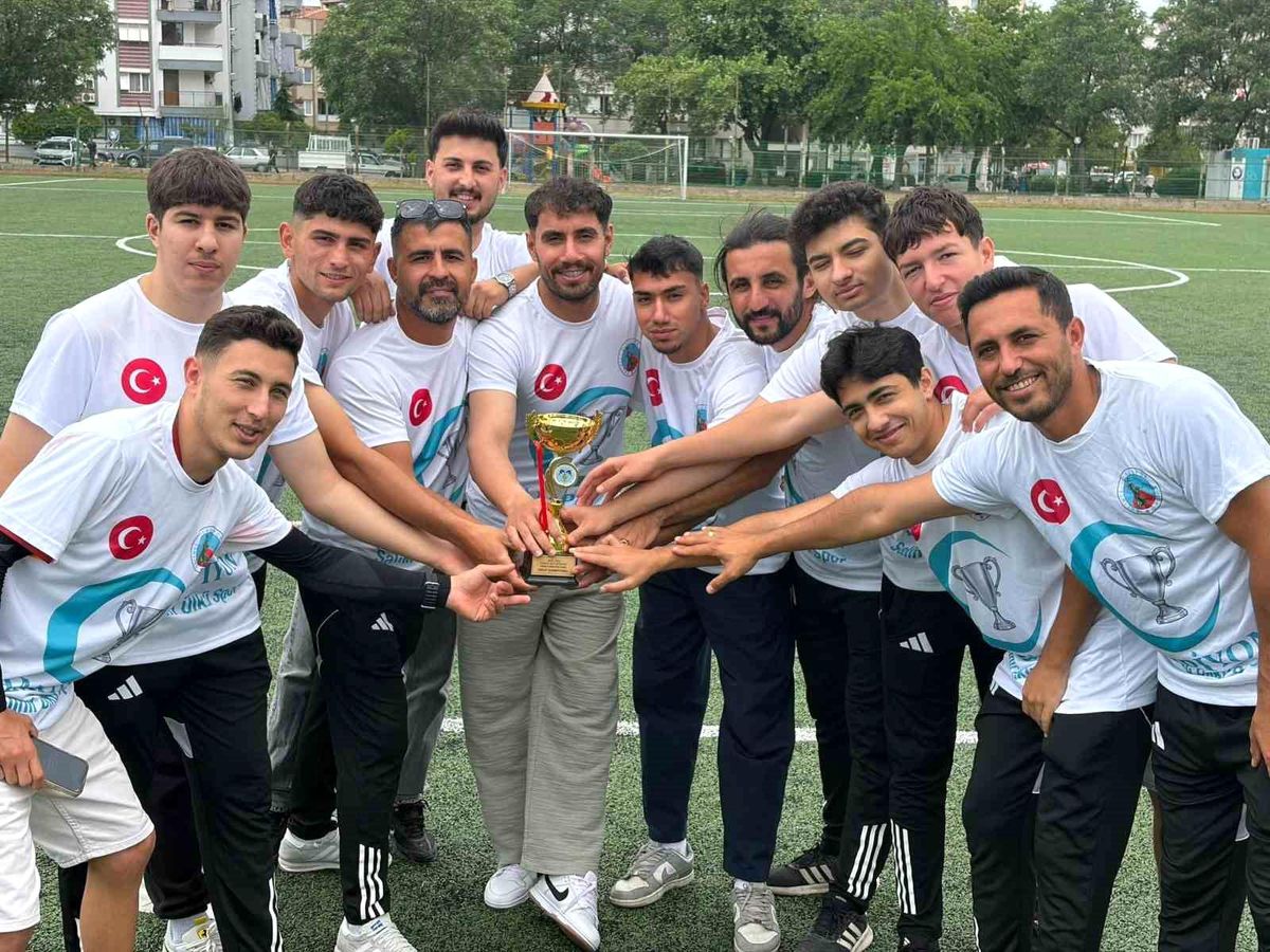 Salihli Ülküspor'da kupa coşkusu