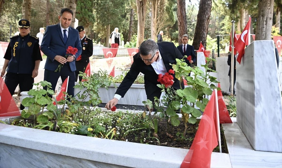 Samsun ve çevre illerde vatandaşlar bayram arifesinde mezarlıkları ziyaret etti