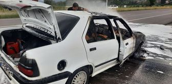 Sinop'ta seyir halindeyken yangın çıkan otomobil kullanılamaz hale geldi