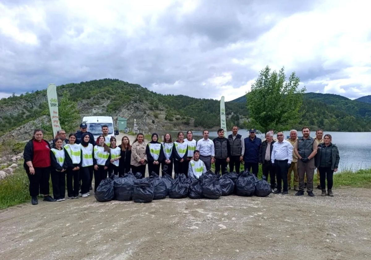 Süzmen Gölet'inde poşet poşet çöp toplandı