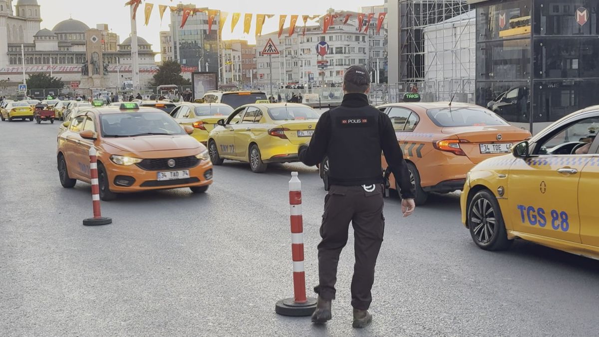 Taksim'de helikopter destekli 'Huzur İstanbul' denetimi