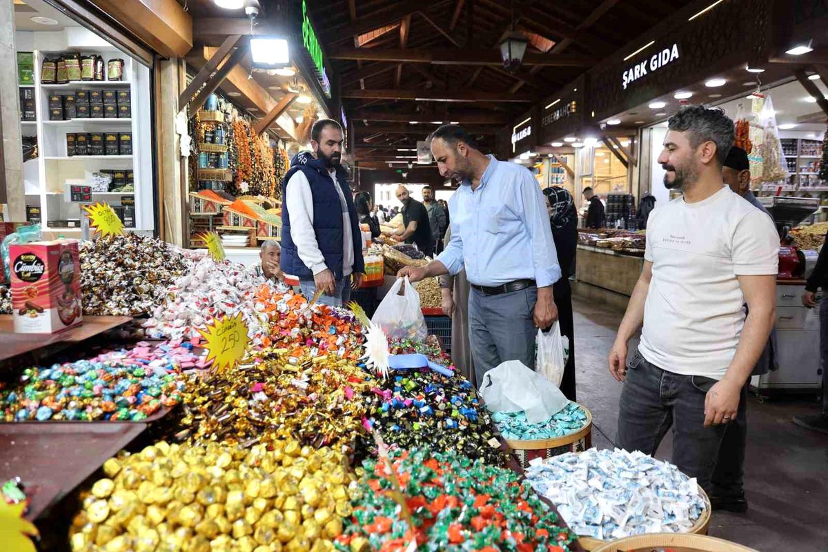 Tarihi Kapalı Çarşı'da Kurban Bayramı yoğunluğu yaşanıyor