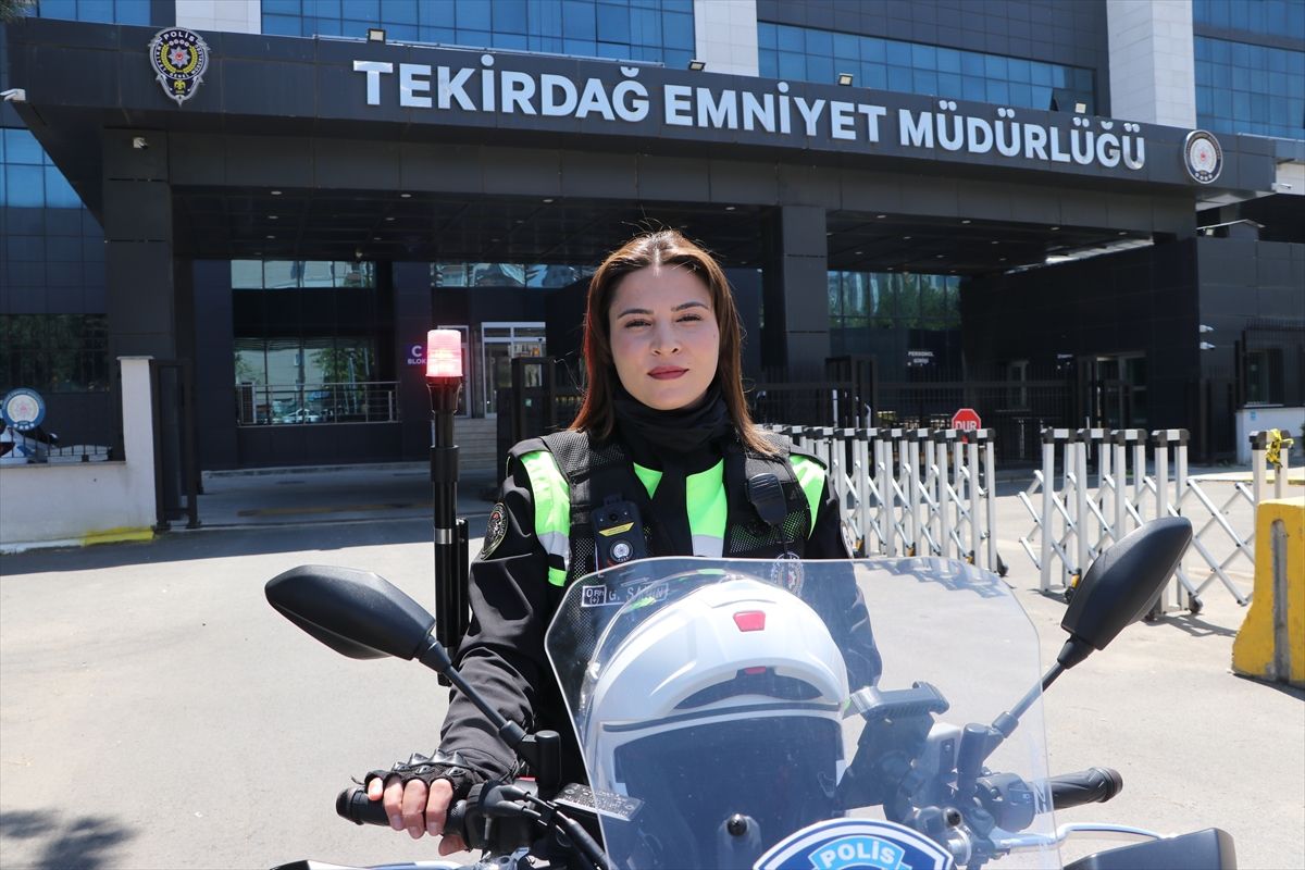 Tekirdağ'da motorize trafik ekibinin tek kadın polisi denetimlerde aktif rol üstleniyor