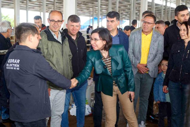 Uşak Belediye Başkan Vekili Özkan'dan hayvan pazarına bayram ziyareti