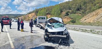 Yozgat'ta bariyerlere çarpan hafif ticari araçtaki 6 kişi yaralandı