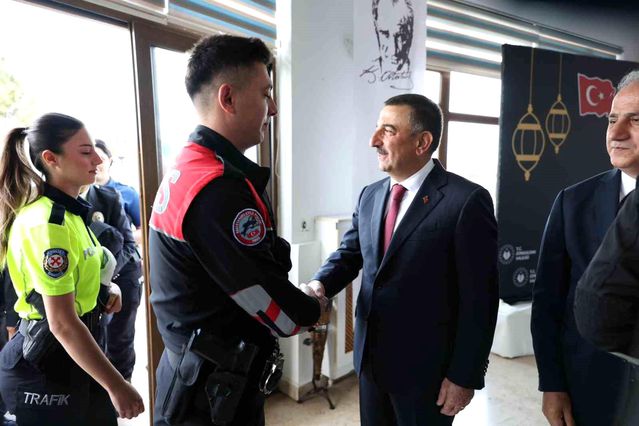 Zonguldak'ta protokol bayramlaştı