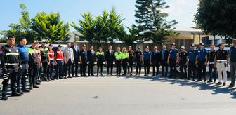 Alanya Kaymakamı Şakir Öner Öztürk, trafik denetiminde sürücülerle bayramlaştı