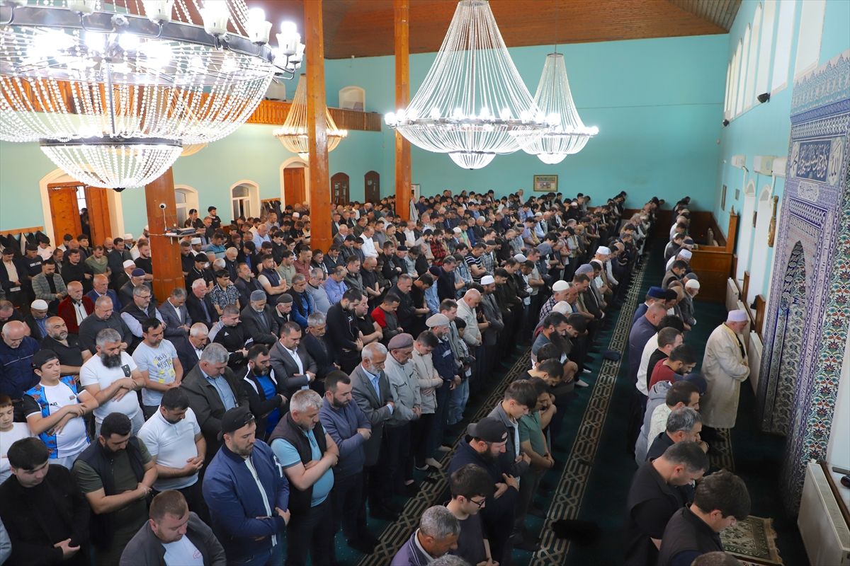 Azerbaycan'da Kurban Bayramı namazı kılındı