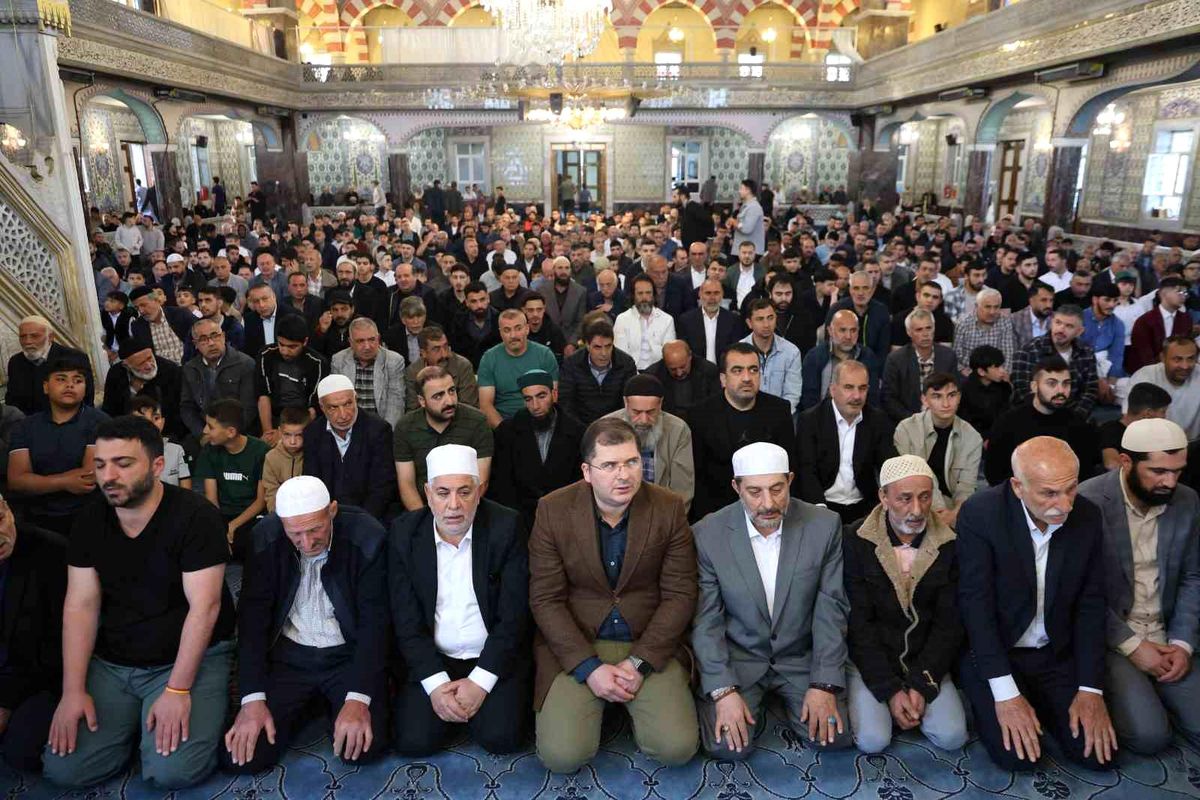 Bayram namazında camiler doldu