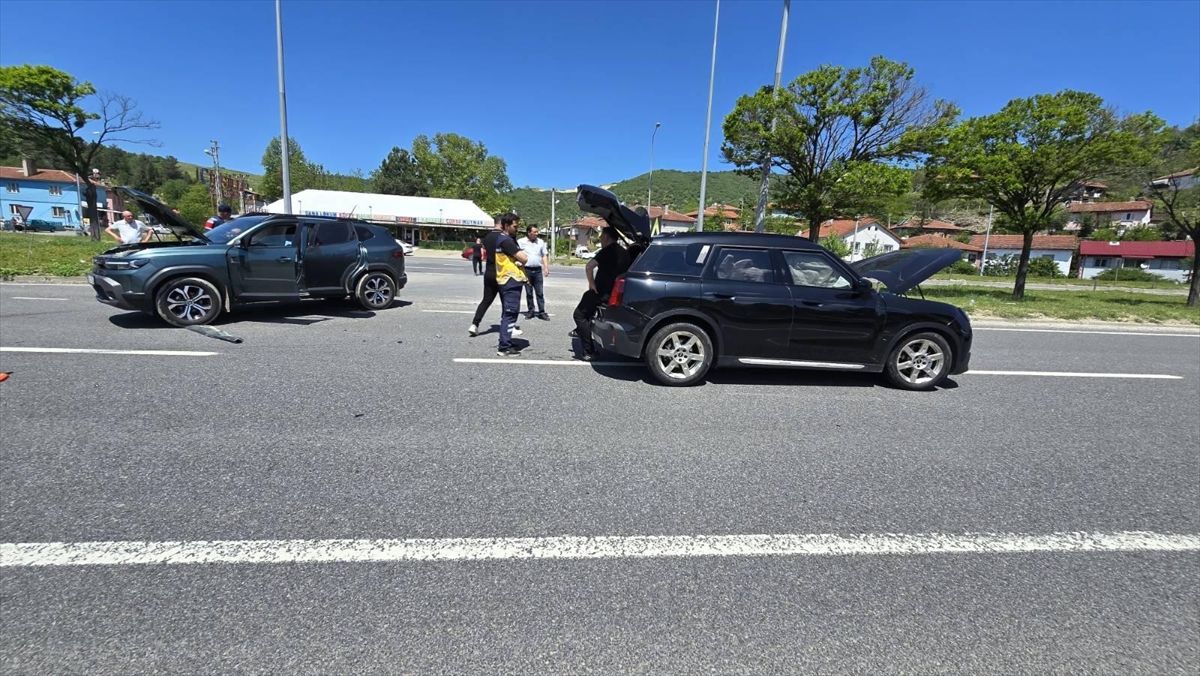 Bilecik'te 2 otomobilin çarpıştığı kazada 1 kişi yaralandı