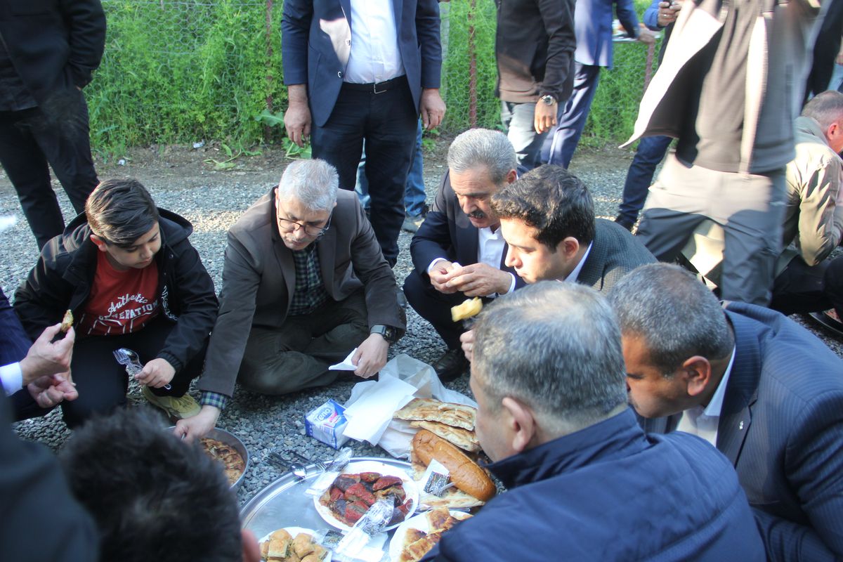 Bingöl'de 500 yıllık 'divan' geleneğini, Kurban Bayramı'nda da yaşattılar