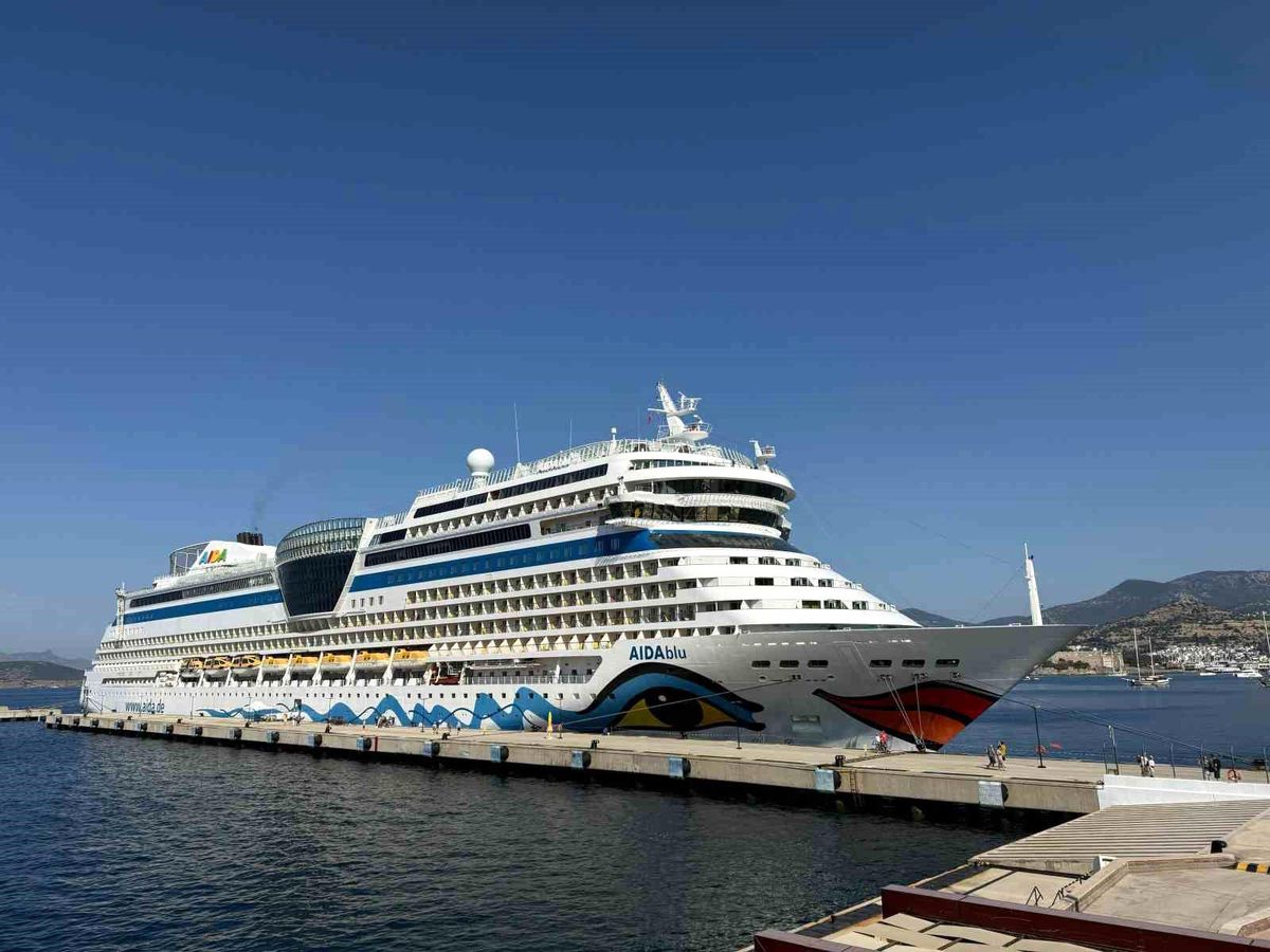 Bodrum'a kruvaziyer ile 2 bin 377 turist geldi