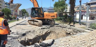 Bozyazı ilçesinde köprüde oluşan çukur onarılıyor