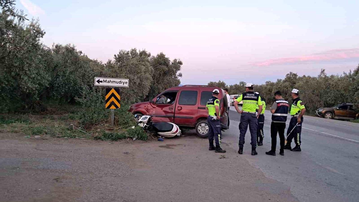 Bursa'da motosiklet ile hafif ticari araç çarpıştı: 2 yaralı