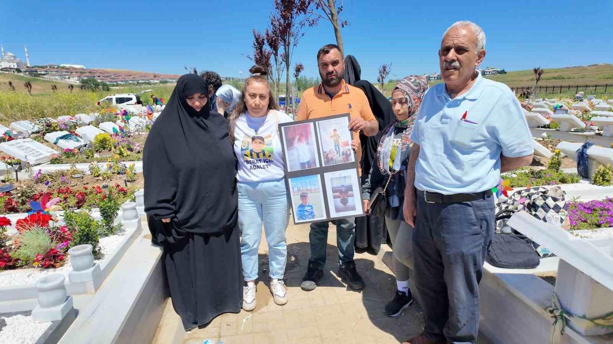 Büyükçekmece'de bıçaklanarak öldürülen 16 yaşındaki Abdulbaki Demirel'in kabrinde hüzünlü bayram