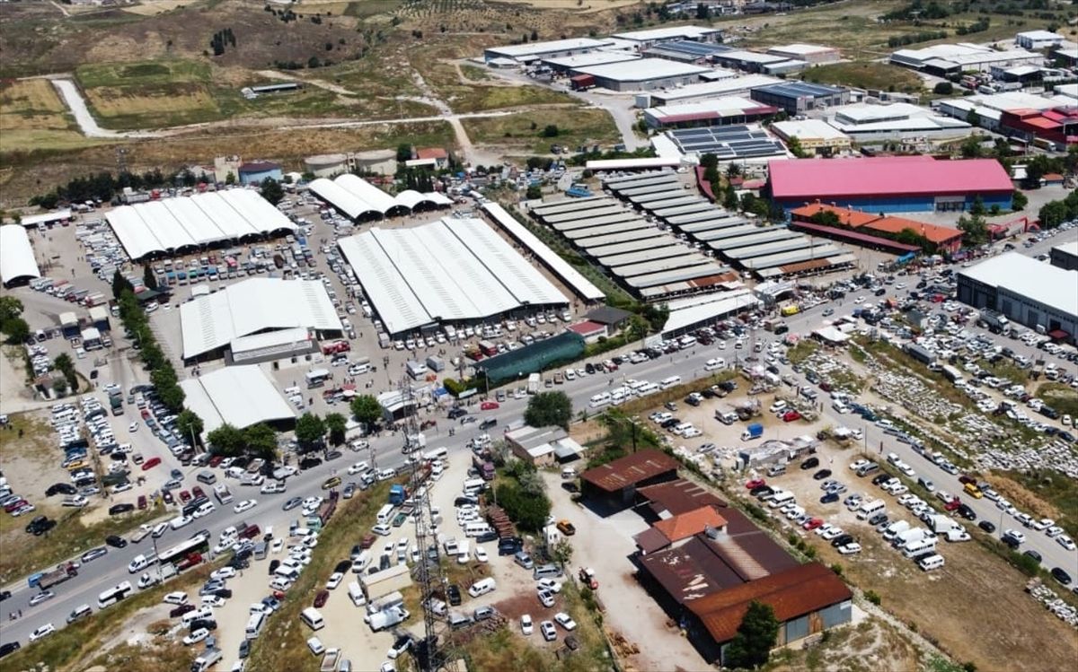 Denizli'de bayramın ilk günü kurban pazarlarında yoğunluk yaşandı