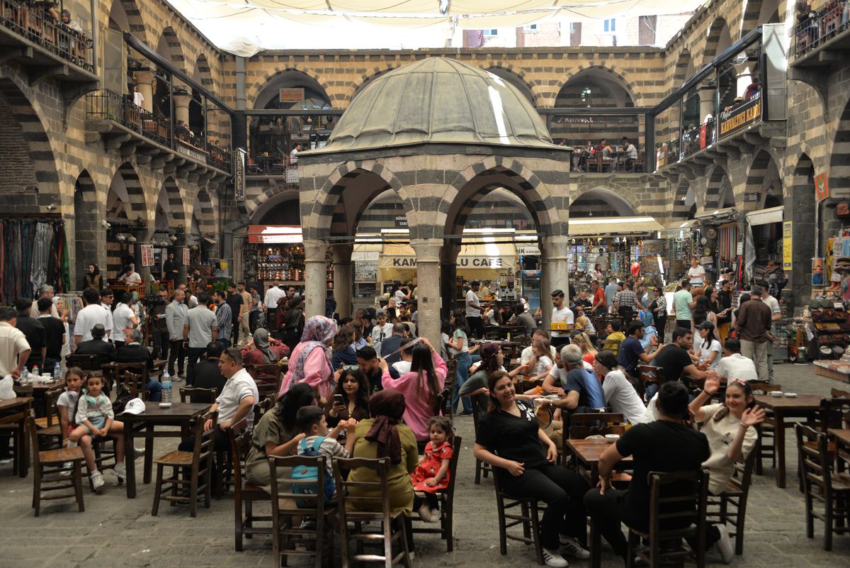 Diyarbakır'da, bayram tatilinde Sur'daki tarihi mekanlarda yoğunluk
