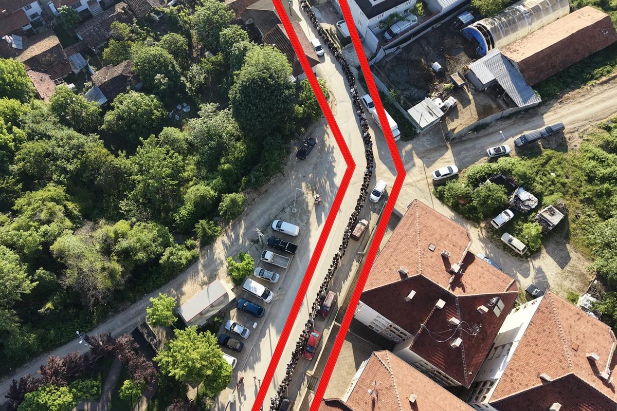 60 yıllık gelenek: Bayramlaşma kuyruğu 1 kilometreyi geçti