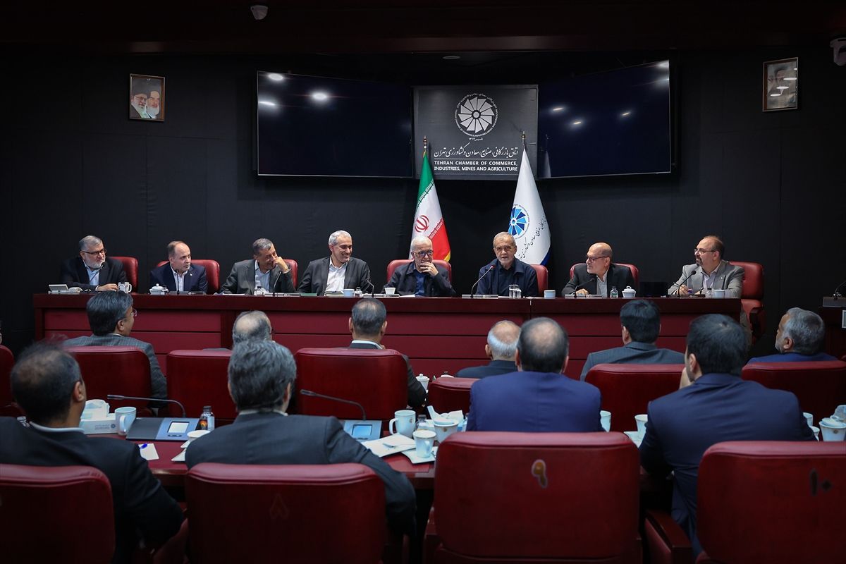 İran Cumhurbaşkanı: 'Askeri hedeflerine ulaşamayan düşman, ülkenin ekonomisini zedelemeye çalışıyor'