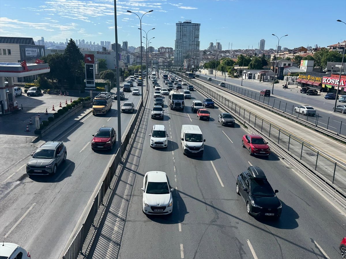 İstanbul'da Bayram Trafiği: Sabah Sakin, Öğleden Sonra Yoğun