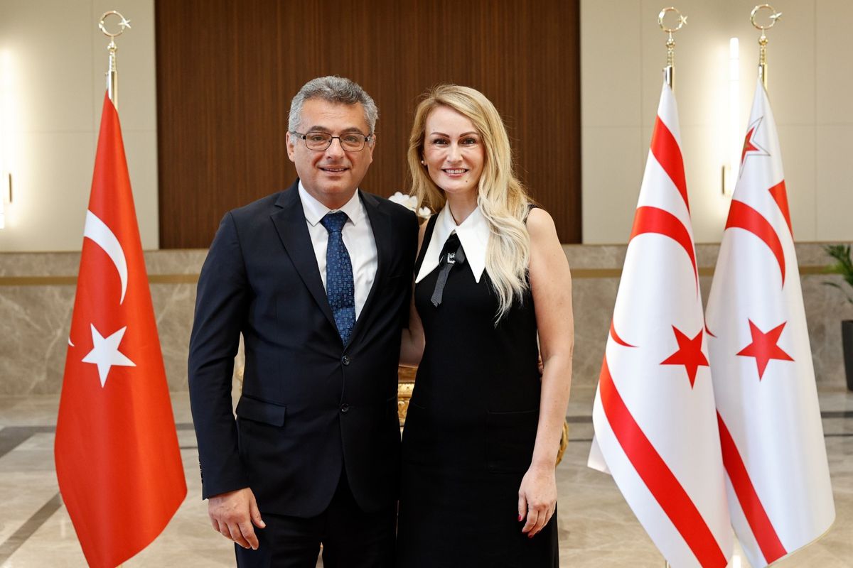 KKTC Cumhurbaşkanı Tufan Erhürman vatandaşlarla bayramlaştı