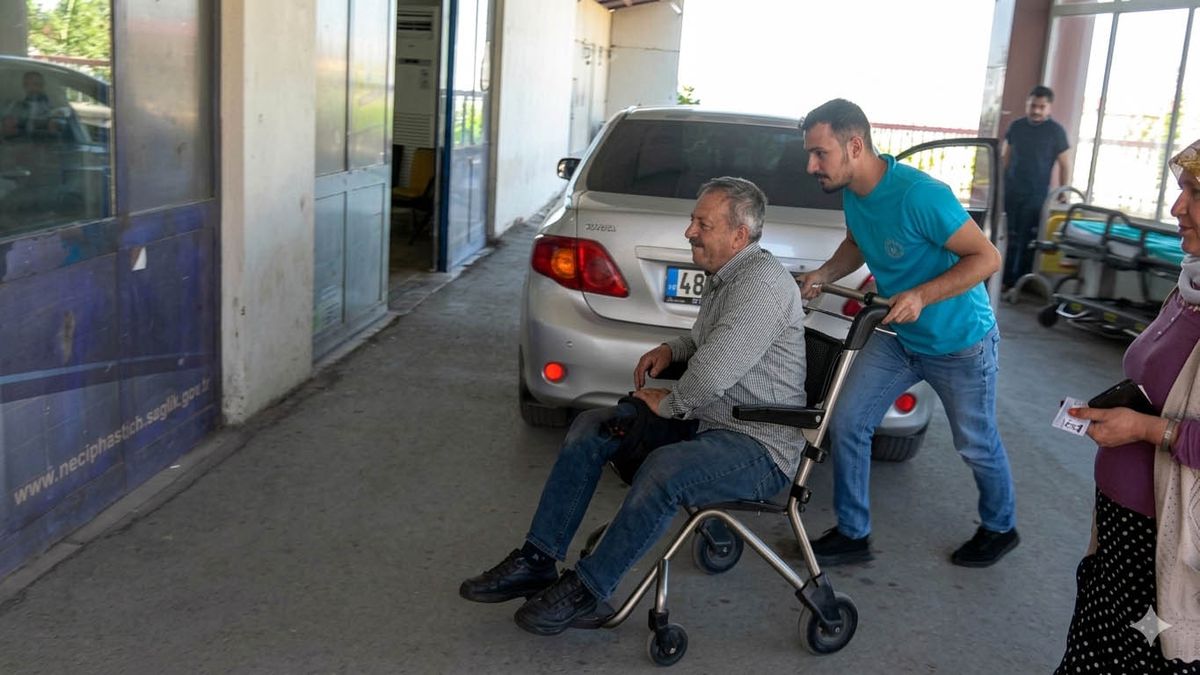 Kurbanlık boğanın boynuzuyla bacağından yaralandı, 60 dikiş atıldı