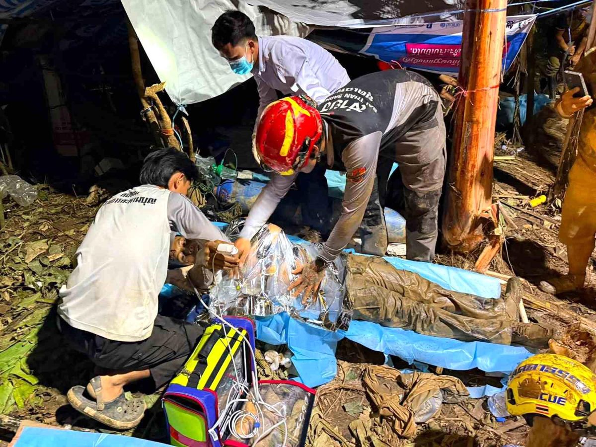 Laos'ta mağarada mahsur kalan define avcılarından 5'i sağ olarak kurtarıldı
