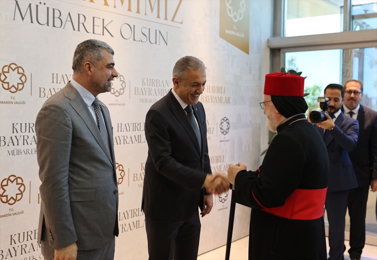 Mardin'de farklı inanç gruplarının temsilcileri bayramlaşma programında buluştu