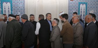 Milli Eğitim Bakanı Tekin, bayram namazını memleketi Erzurum'da kıldı Açıklaması