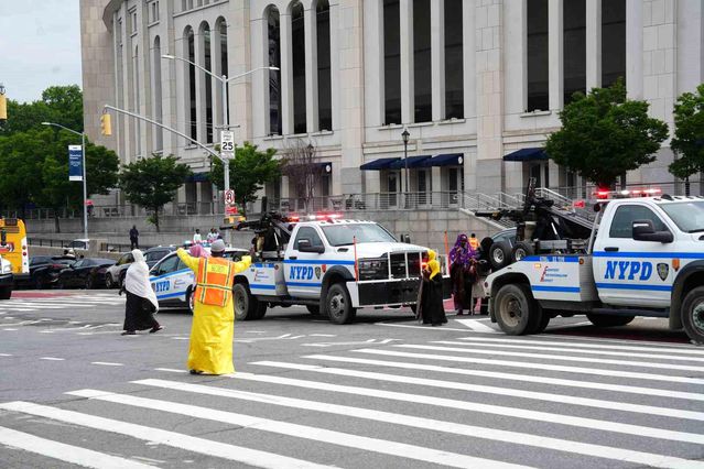 New York'ta binlerce Müslüman bayram namazında buluştu