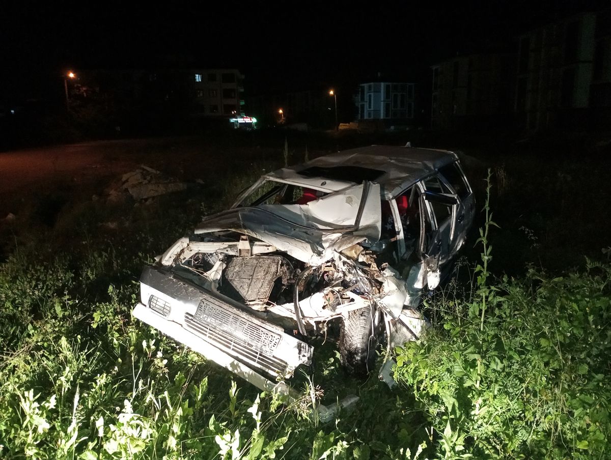 Samsun'da devrilen otomobildeki 6 kişi yaralandı