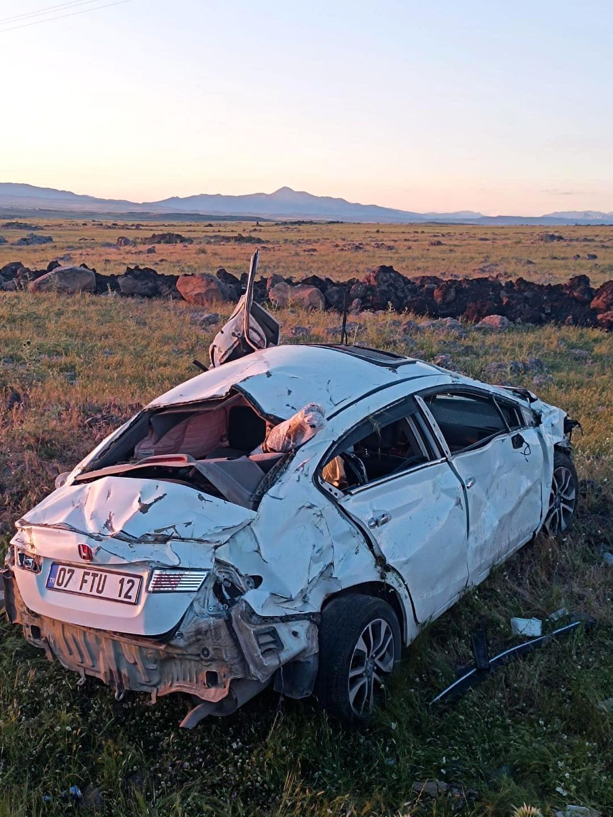 Siverek'te takla atan otomobilde 2'si bebek 5 kişi yaralandı