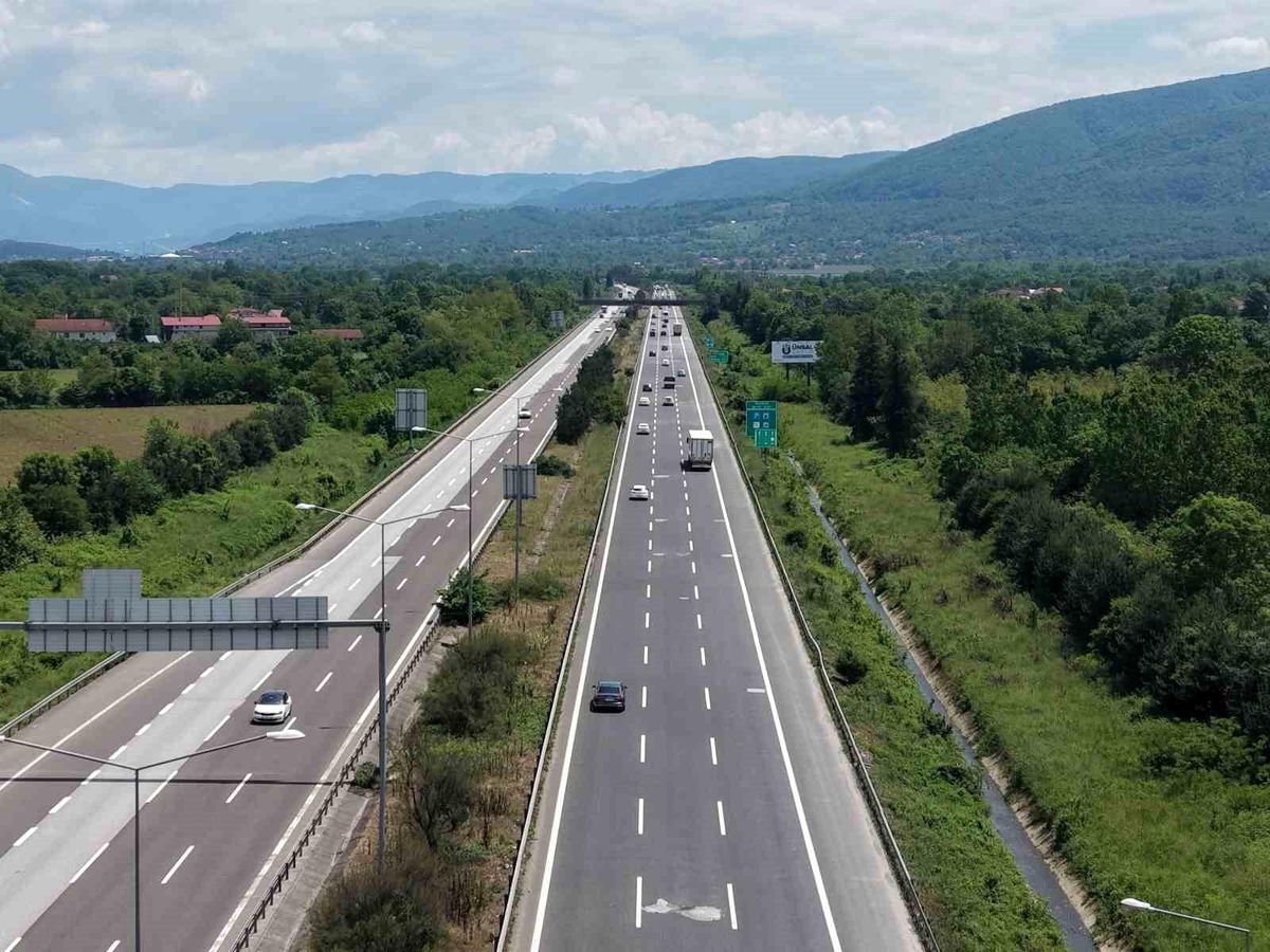 TEM Otoyolu'nun Düzce geçişinde bayramın ilk günü sakin geçiyor