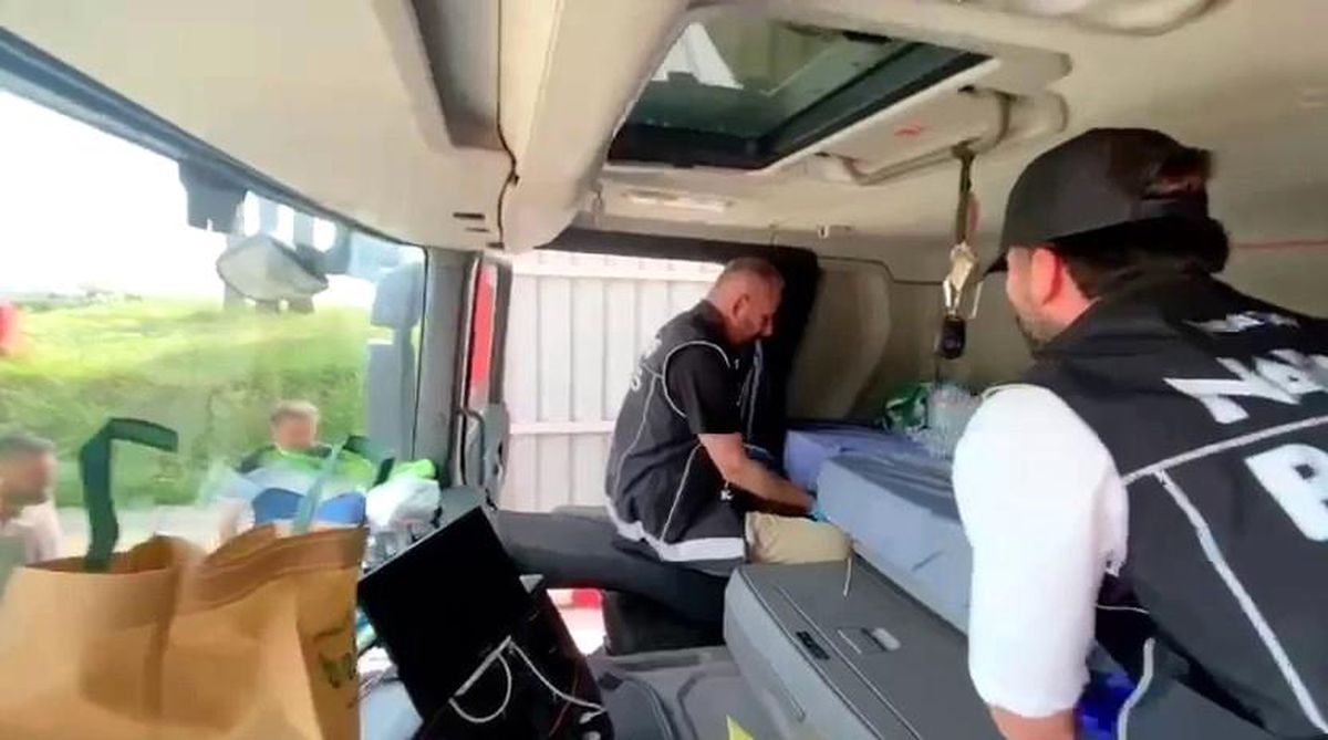 Hatay'da Durdurulan TIR'da 12 Milyon 600 Bin TL Değerinde Uyuşturucu Ele Geçirildi
