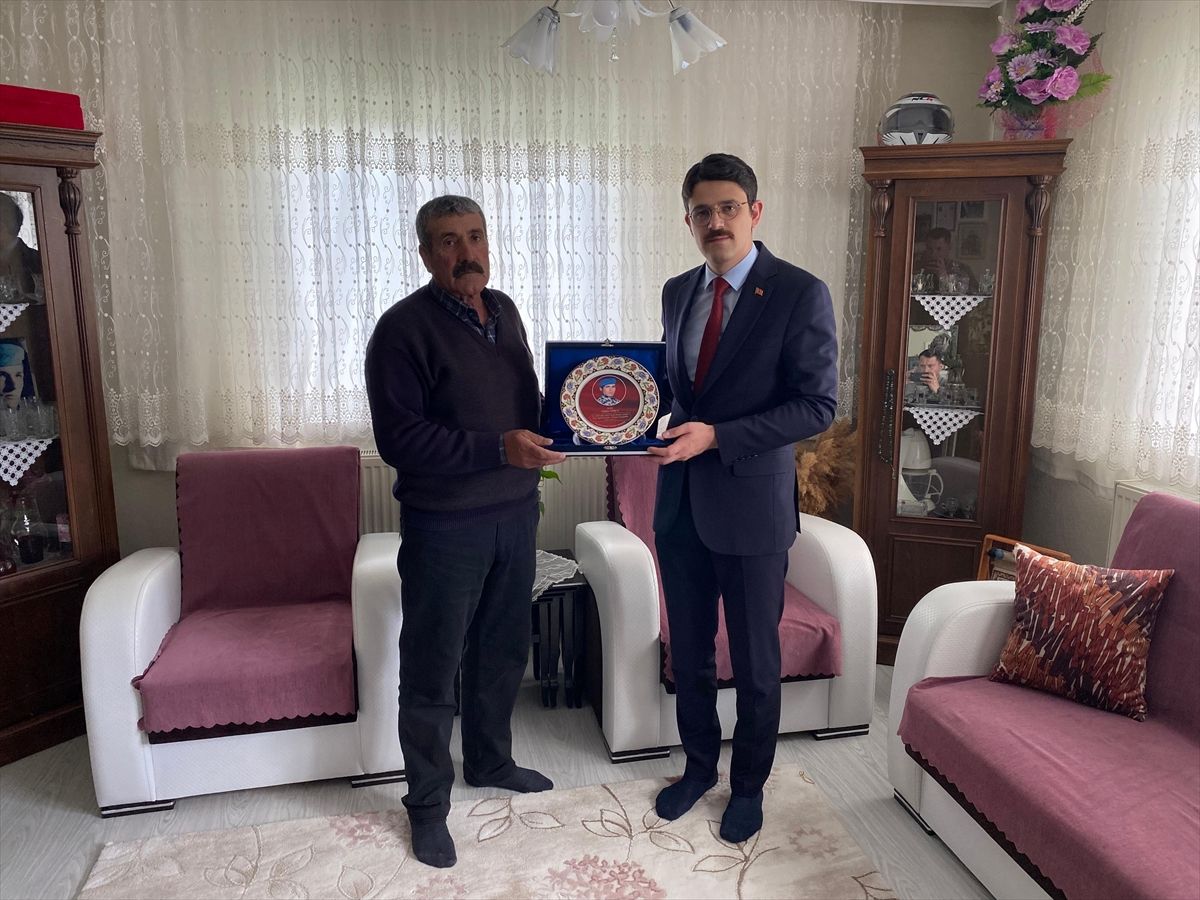 Ulaş Kaymakamı Eskimez, şehit ailesini ziyaret etti