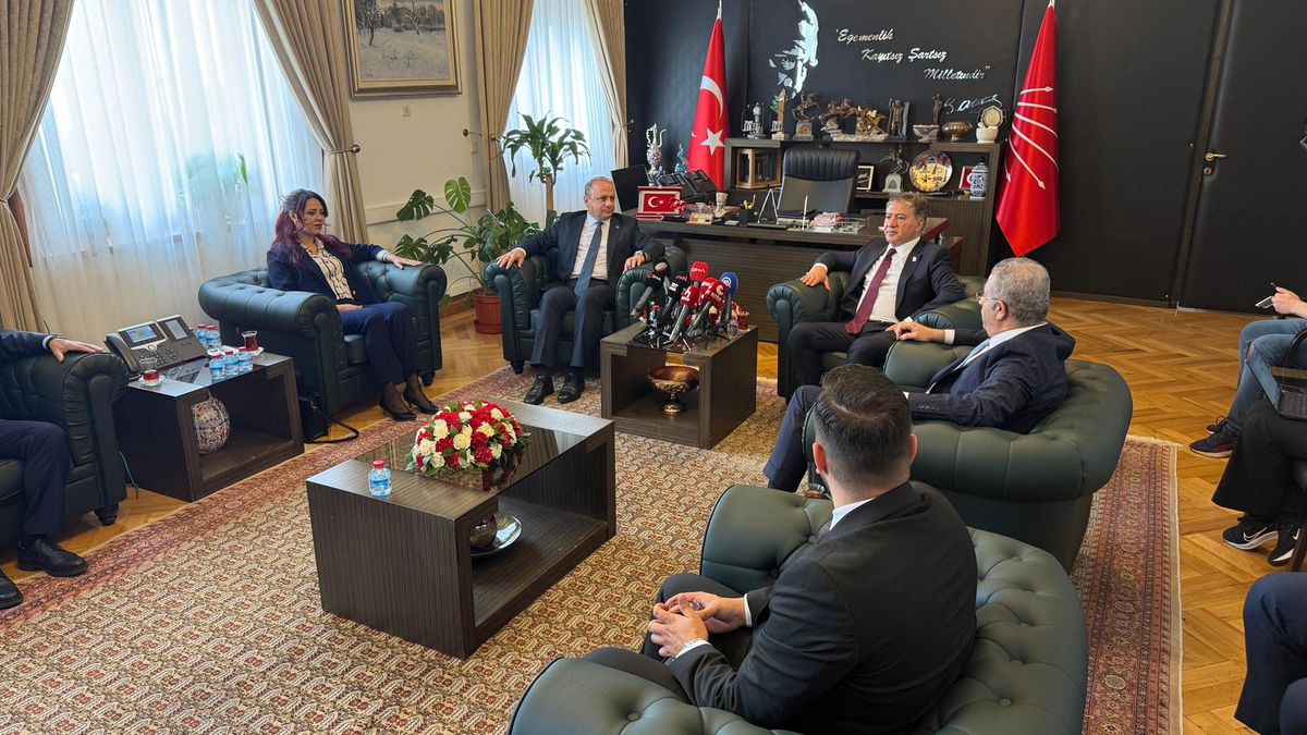 CHP’den 14 partiyle bayramlaşma: 'Kara bir bayrama girdik'