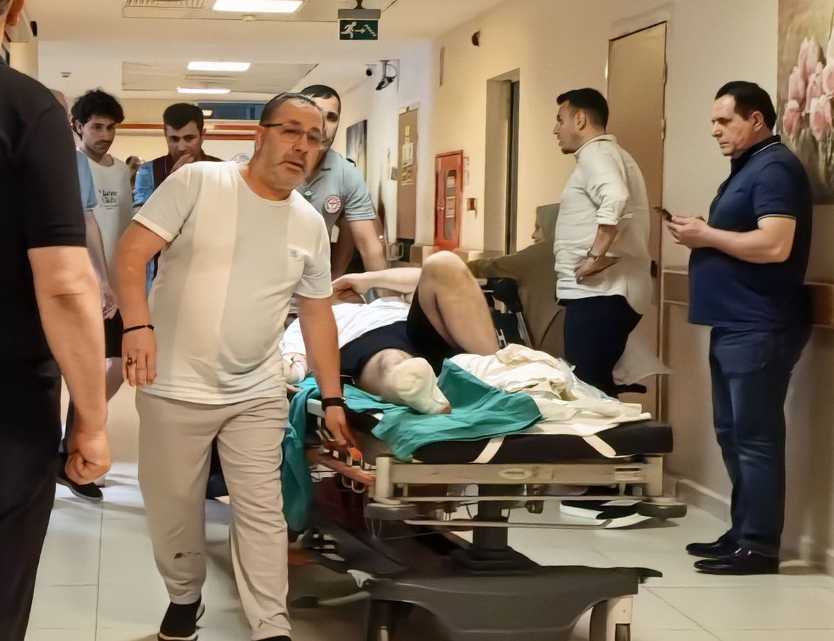 Çim biçme makinesine ayağını kaptırınca 3 parmağı koptu