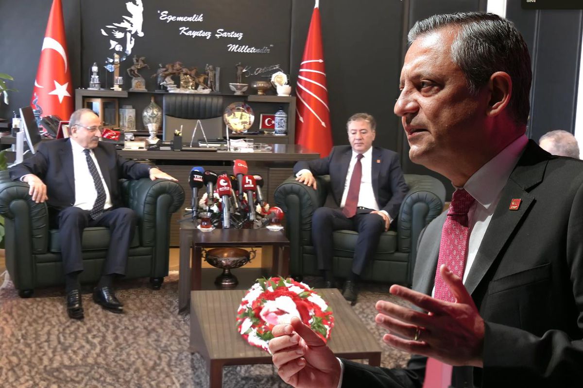 CHP'de bayramlaşma ikiye bölündü! Özel'in heyetine ilk ziyaret DEVA'dan