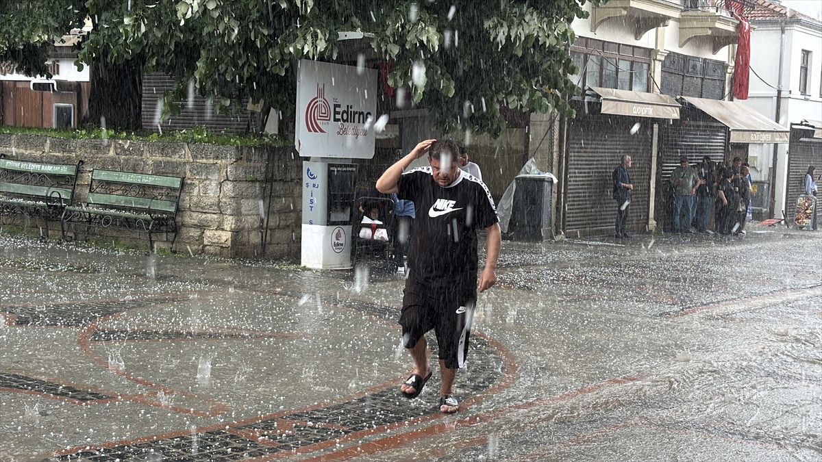 Edirne'de Sağanak ve Dolu Hayatı Olumsuz Etkiledi