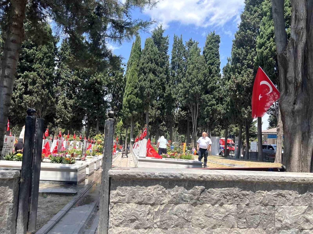 Bayramda Şehitlik Ziyareti: Duygu Dolu Anlar